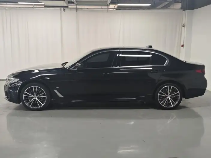 BMW 5 Series 2023 Model 530Li Leading Model M Sports Set – фото 4