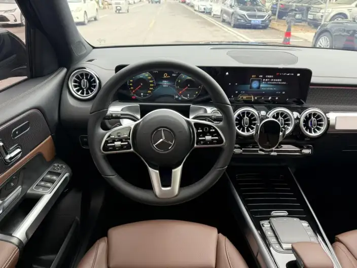 Mercedes-Benz GLB 2023 Model GLB 220 Fashion Model – фото 8