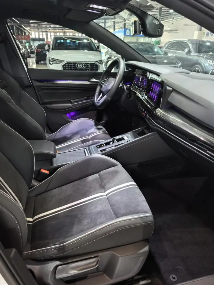 Volkswagen Golf 2023 Model 280TSI DSG R-Line Lite – фото 9