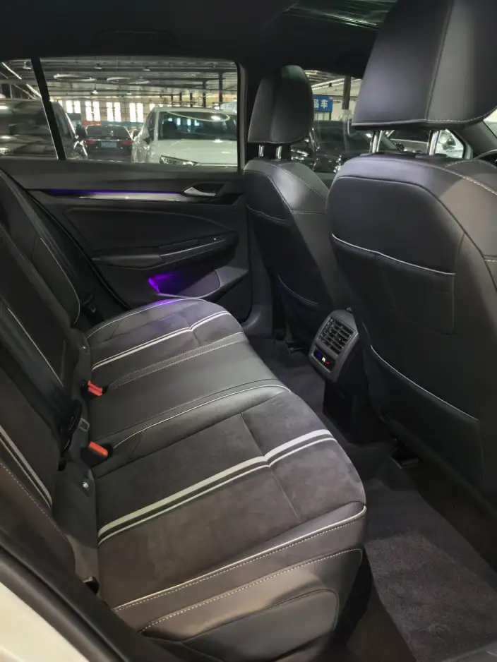 Volkswagen Golf 2023 Model 280TSI DSG R-Line Lite – фото 10