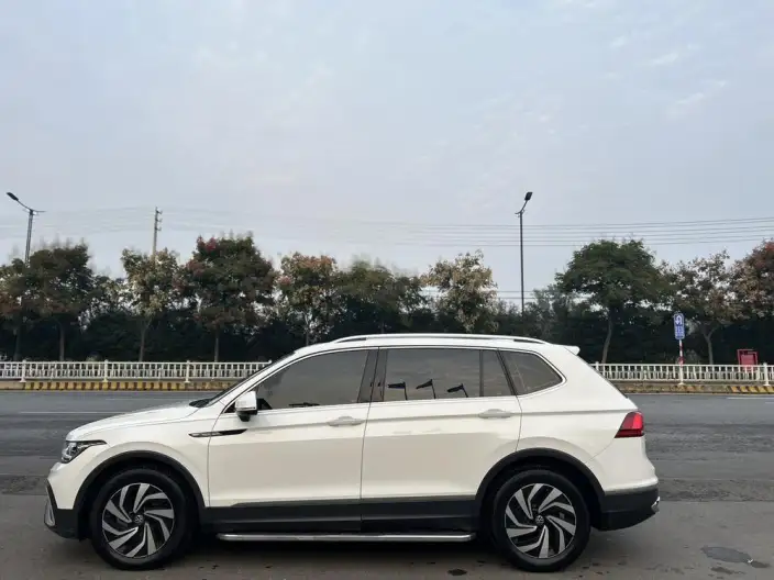 Volkswagen Tiguan L 2021 Model 330TSI Automatic 2WD Smart Edition – фото 4