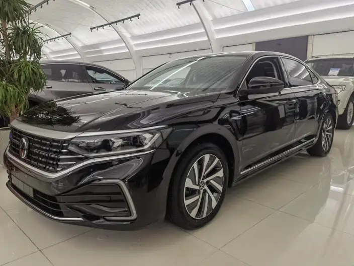 Volkswagen Passat PHEV 2022 Model 430PHEV Hybrid Elite Edition – фото 1