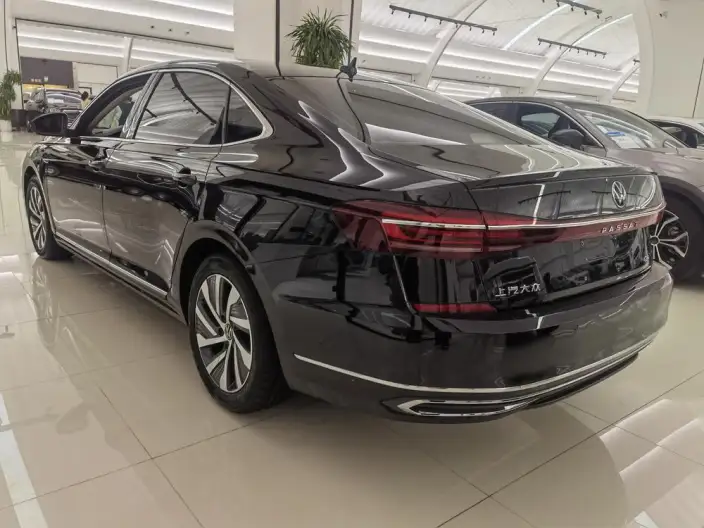 Volkswagen Passat PHEV 2022 Model 430PHEV Hybrid Elite Edition – фото 4