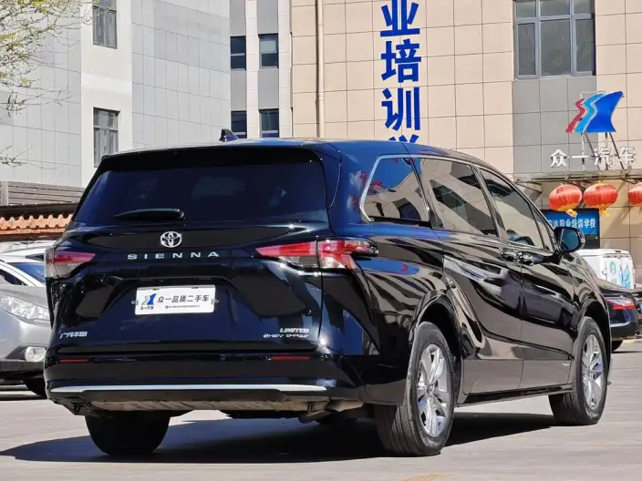 Toyota Sienna 2024 Model Hybrid 2.5L 4WD Premium Edition – фото 6
