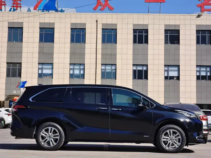 Toyota Sienna 2024 Model Hybrid 2.5L 4WD Premium Edition – фото 7