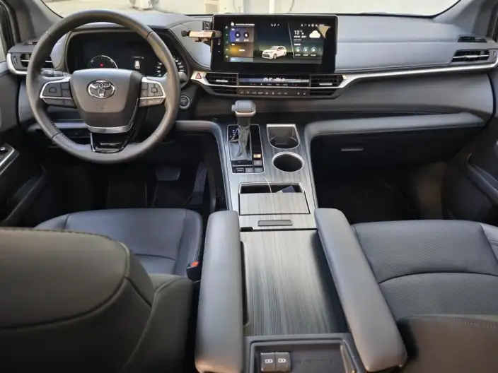 Toyota Sienna 2024 Model Hybrid 2.5L 4WD Premium Edition – фото 9