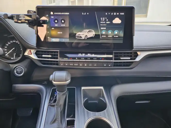 Toyota Sienna 2024 Model Hybrid 2.5L 4WD Premium Edition – фото 10