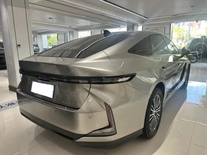Lexus ES 2026 Model 300h – фото 5