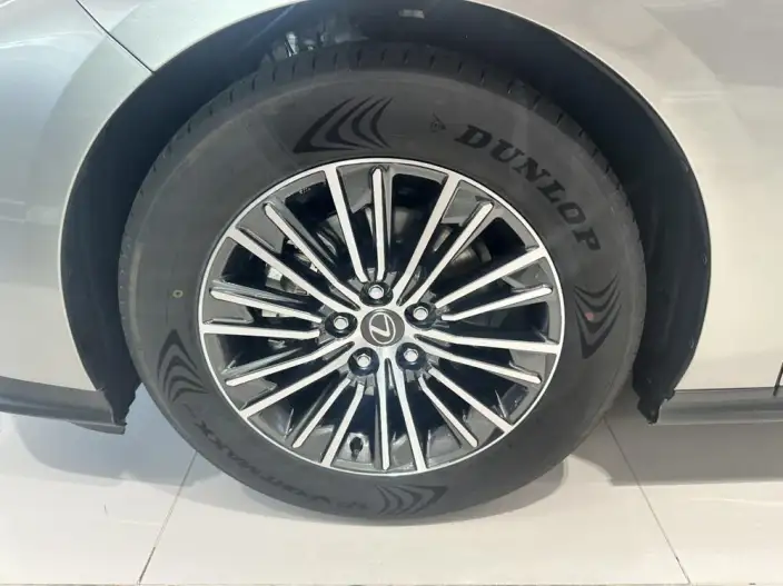 Lexus ES 2026 Model 300h – фото 6