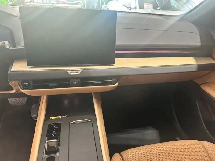 Lexus ES 2026 Model 300h – фото 8