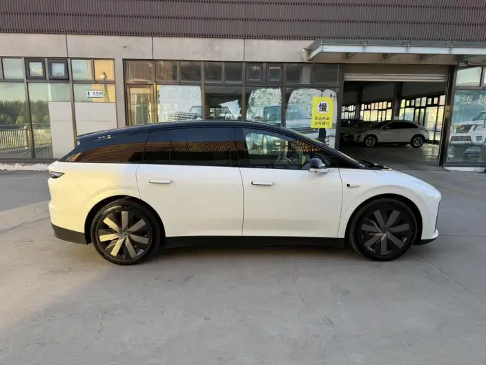 Li Auto i6 2025 Model 4WD Standard Edition – фото 6