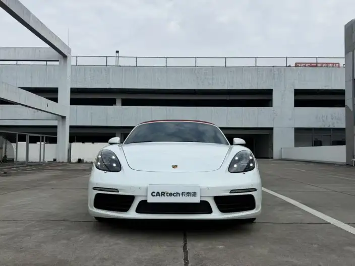 Porsche 718 2023 Model Boxster 2.0T