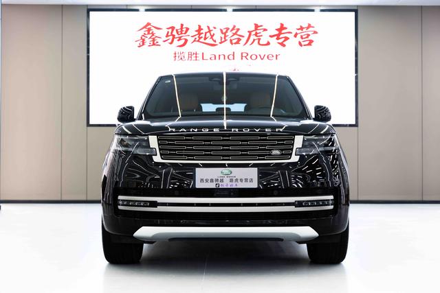 Range Rover 2024 3.0 L6 400PS Centurion Plus – фото 2