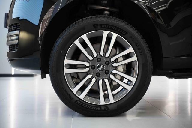 Range Rover 2024 3.0 L6 400PS Centurion Plus – фото 5