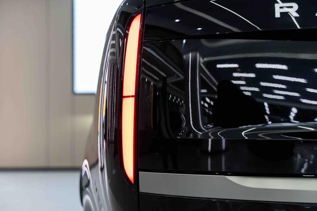 Range Rover 2024 3.0 L6 400PS Centurion Plus – фото 7
