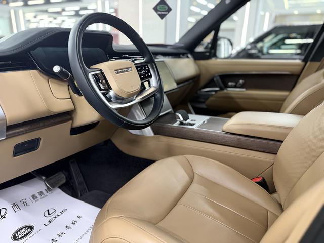 Range Rover 2024 3.0 L6 400PS Centurion Plus – фото 8