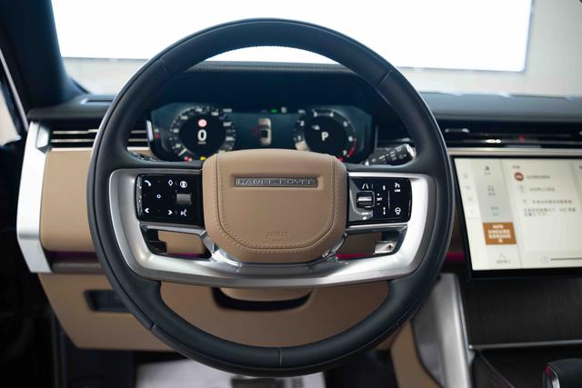 Range Rover 2024 3.0 L6 400PS Centurion Plus – фото 12