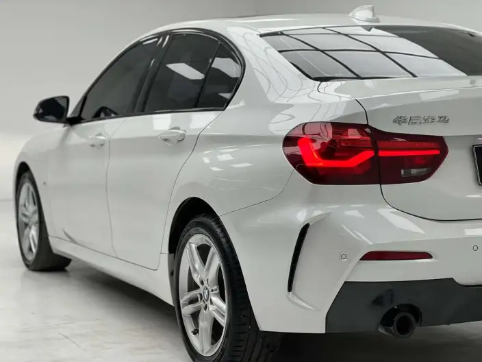BMW 1 Series 2023 Model 120i M Sports Night Edition – фото 10