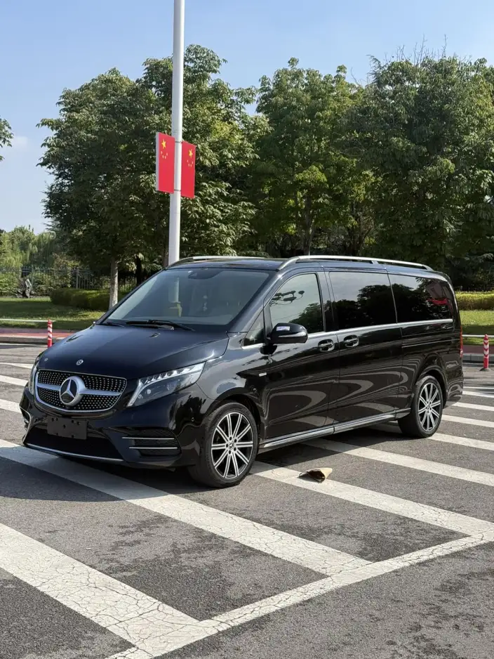 Mercedes-Benz V-Class 2022 Model V 260 L Long wheelbase Deluxe Edition – фото 1