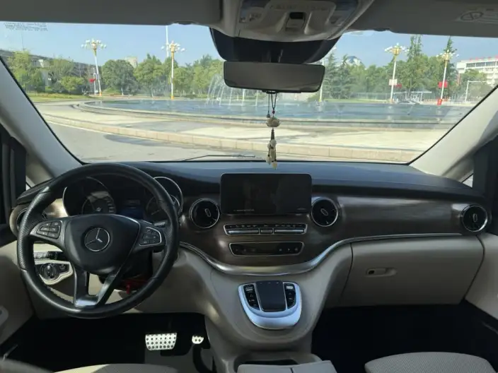 Mercedes-Benz V-Class 2022 Model V 260 L Long wheelbase Deluxe Edition – фото 9