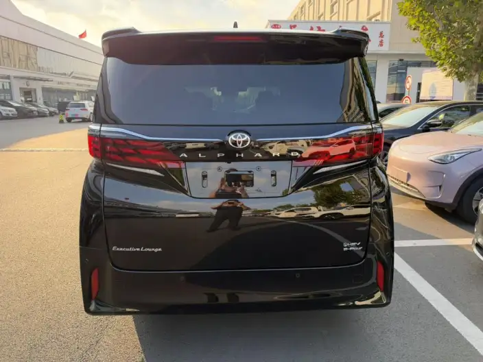 Elfa 2023 Model 2.5L Intelligent Hybrid 4WD Premium
