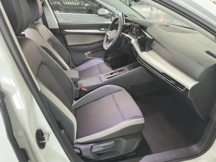 Volkswagen Golf 2021 Model 280TSI DSG Pro – фото 9