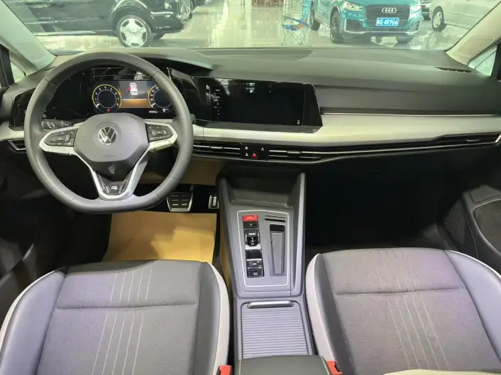 Volkswagen Golf 2021 Model 280TSI DSG Pro – фото 10