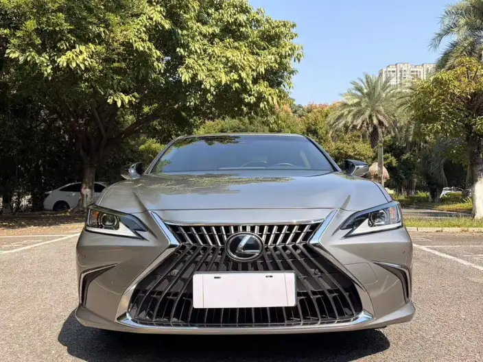 Lexus ES 2022 Model 200 Superior Edition