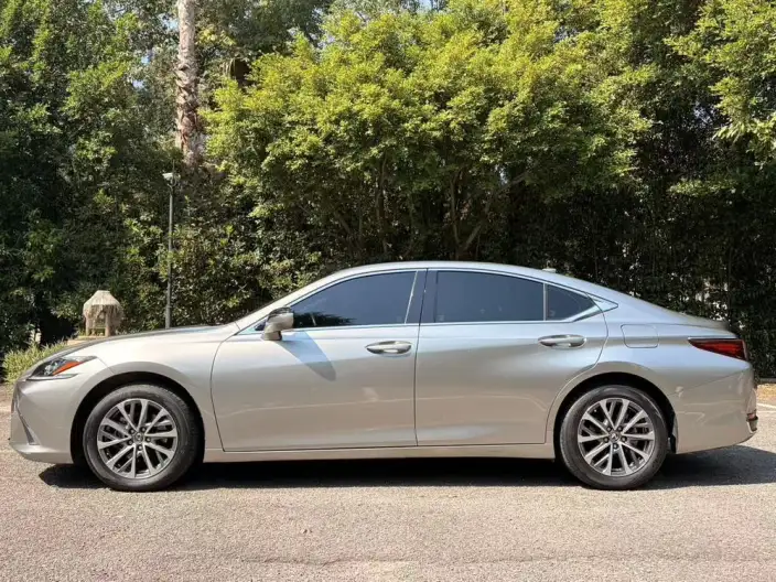 Lexus ES 2022 Model 200 Superior Edition