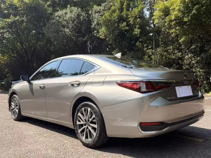 Lexus ES 2022 Model 200 Superior Edition – фото 5
