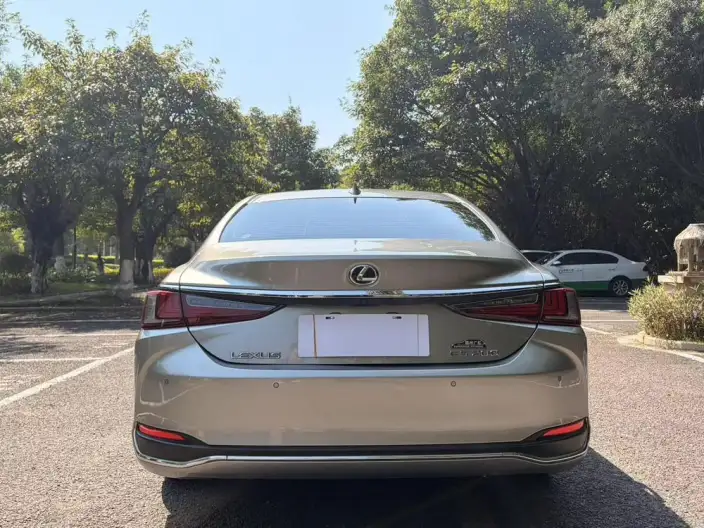 Lexus ES 2022 Model 200 Superior Edition – фото 6