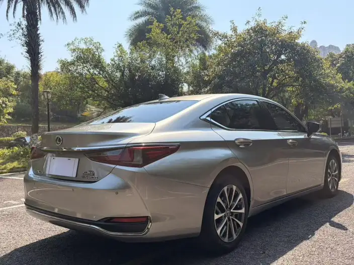 Lexus ES 2022 Model 200 Superior Edition – фото 7
