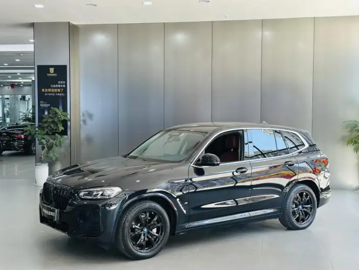 BMW iX3 2024 Model Leading Model – фото 1