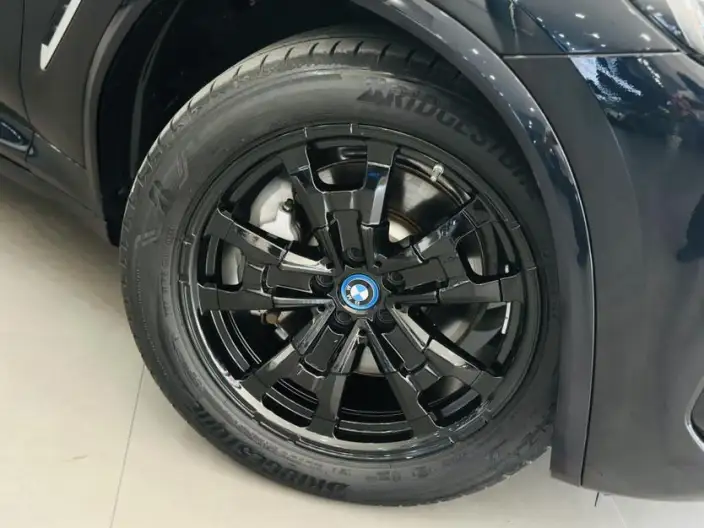 BMW iX3 2024 Model Leading Model – фото 8