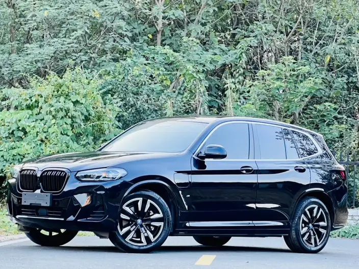 BMW iX3 2024 Model Leading Model – фото 1