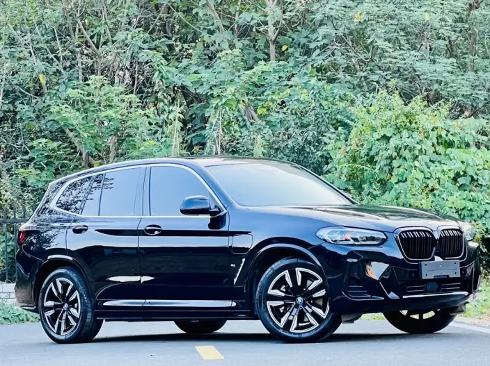 BMW iX3 2024 Model Leading Model – фото 3