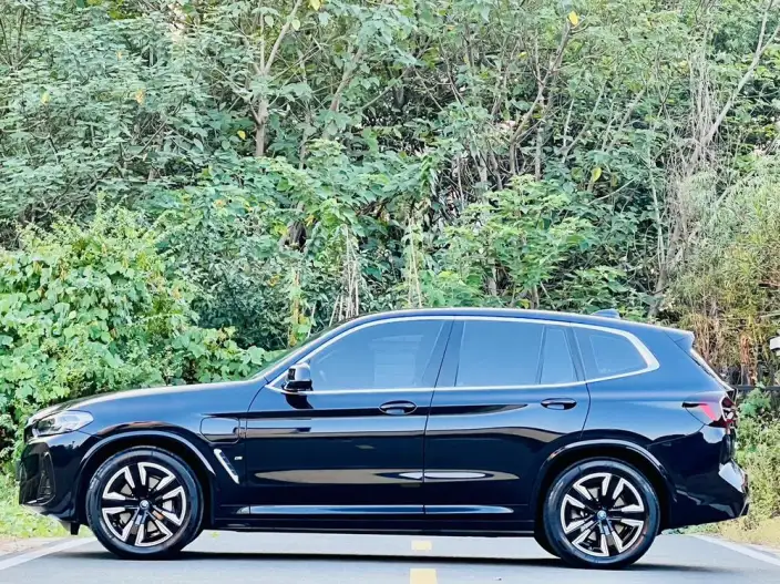BMW iX3 2024 Model Leading Model – фото 4