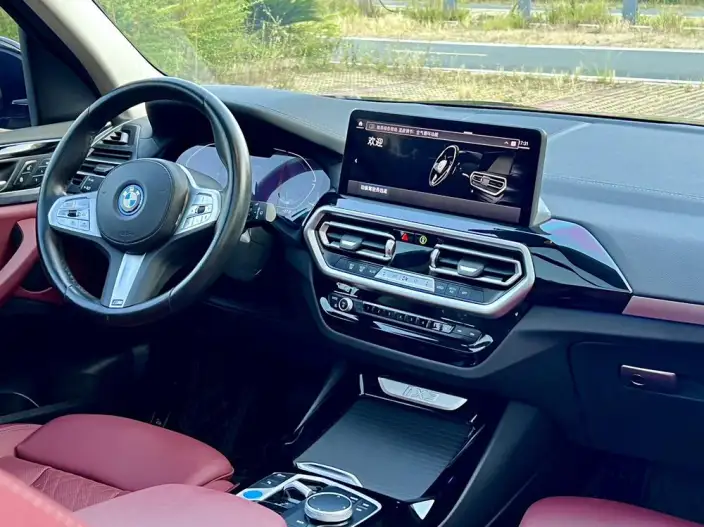BMW iX3 2024 Model Leading Model – фото 7