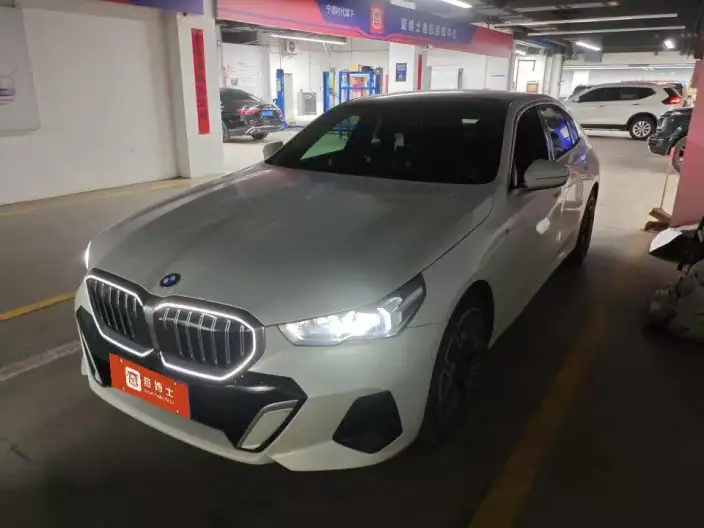 BMW 5 Series 2025 Model Facelift 530Li Exclusive Model M Sports Set