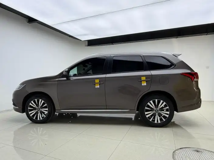 Mitsubishi Outlander 2021 Model Facelift 2.0L 2WD Smooth Ride Edition 5 seat – фото 4
