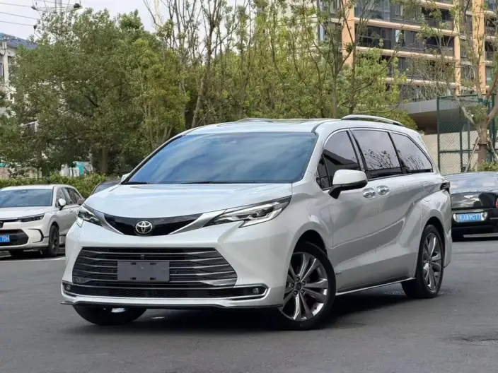 Toyota Sienna 2024 Model Hybrid 2.5L Zhen Xiang Premium Edition