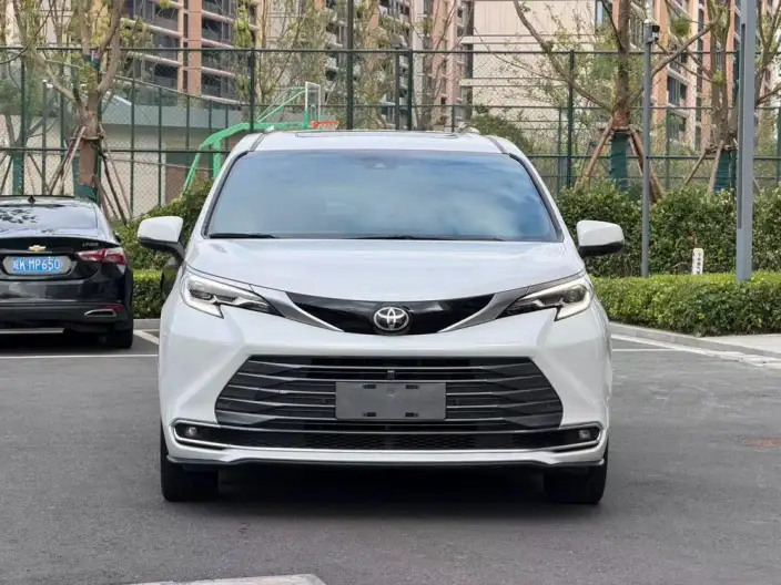 Toyota Sienna 2024 Model Hybrid 2.5L Zhen Xiang Premium Edition