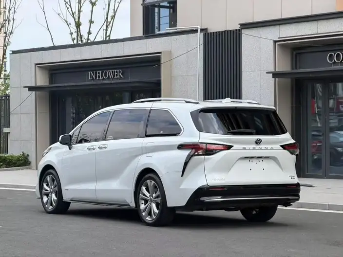 Toyota Sienna 2024 Model Hybrid 2.5L Zhen Xiang Premium Edition