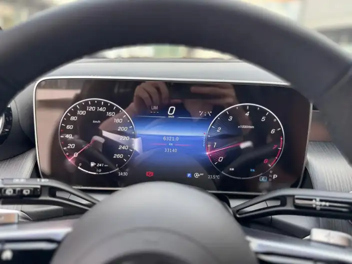 Mercedes-Benz GLC 2023 Model GLC 260 L 4MATIC Luxury Model 5 seat – фото 8