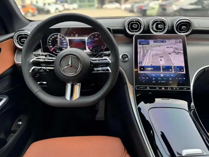 Mercedes-Benz GLC 2023 Model GLC 260 L 4MATIC Luxury Model 5 seat – фото 9