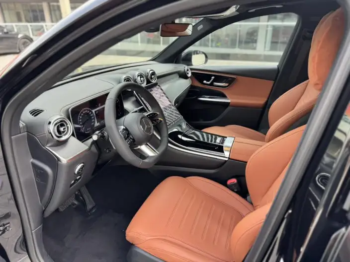 Mercedes-Benz GLC 2023 Model GLC 260 L 4MATIC Luxury Model 5 seat – фото 10
