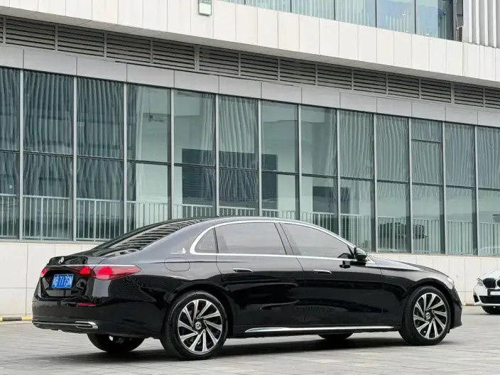Mercedes-Benz E-Class 2024 Model E 300 L Luxury Model sedan – фото 6