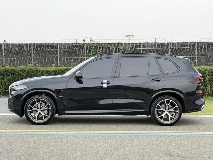 BMW X5 2023 Model xDrive30Li Exclusive Model M Sports Night Set