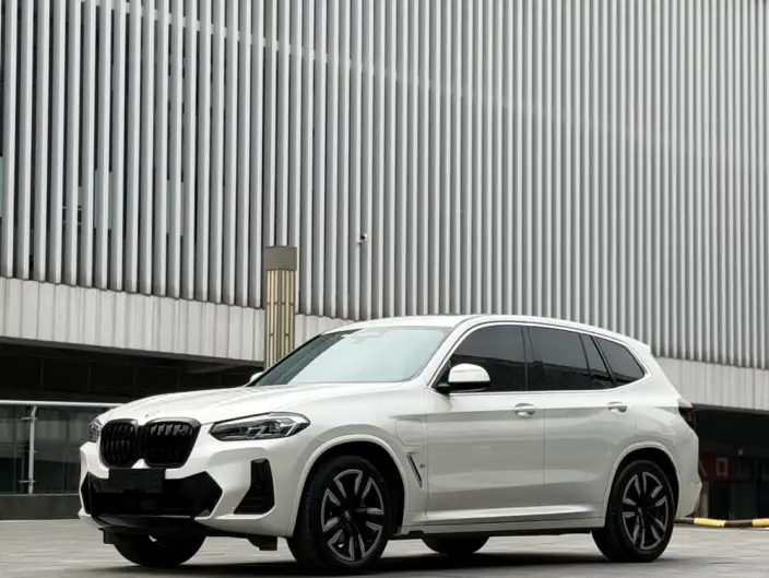 BMW iX3 2023 Model Leading Model