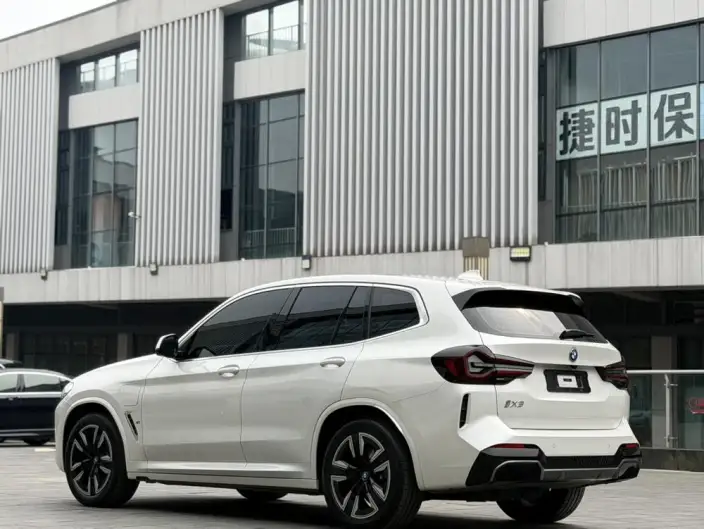 BMW iX3 2023 Model Leading Model – фото 5
